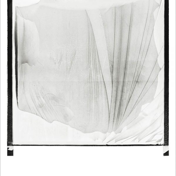 Sem Título (Série Polaroid), 2009. Impressão a jato de tinta sobre papel algodão. 145 × 110 cm.