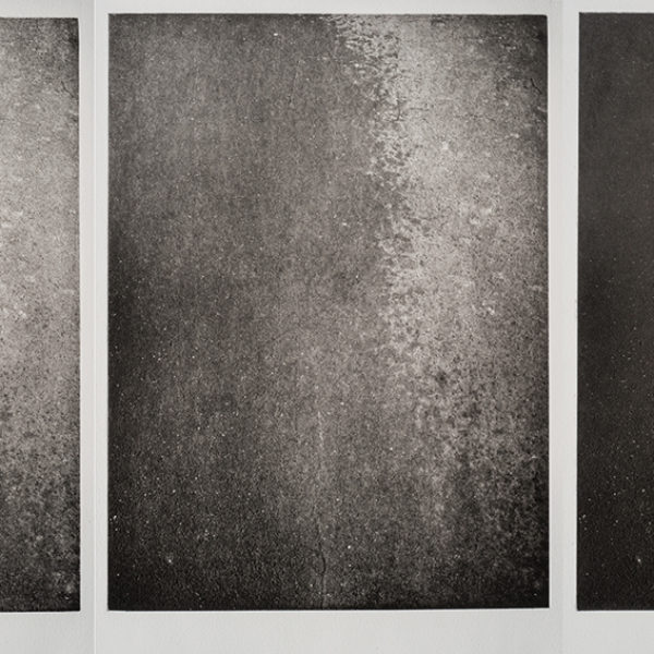 Chuva, 2014. Fotogravura sobre papel de algodão. Tríptico, 38 x 27 cm (cada)