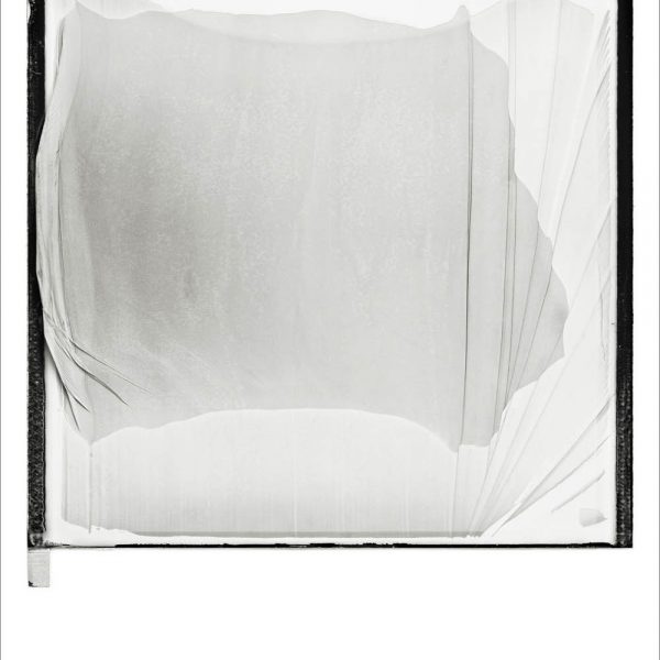 Sem Título (Série Polaroid), 2009. Impressão a jato de tinta sobre papel algodão. 145 × 110 cm.