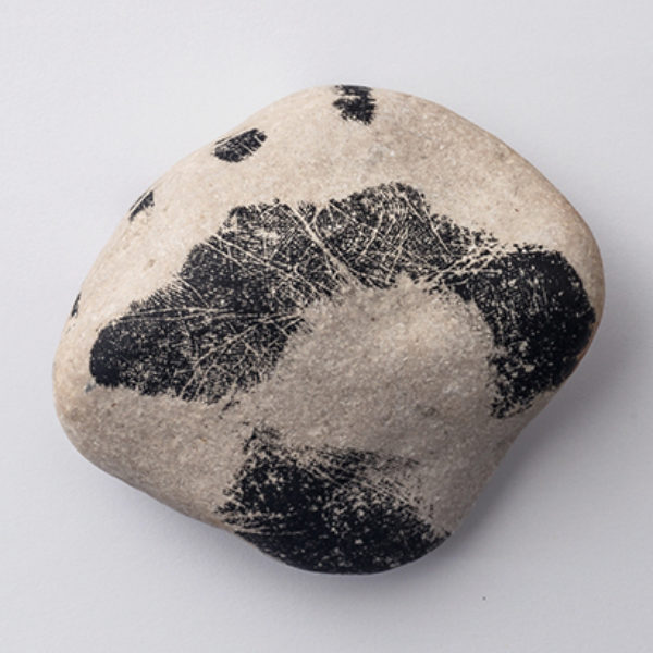 Pedra do Real, 2011. Monotipia sobre pedra. aproximadamente 5 x 6,5 x 4 cm.